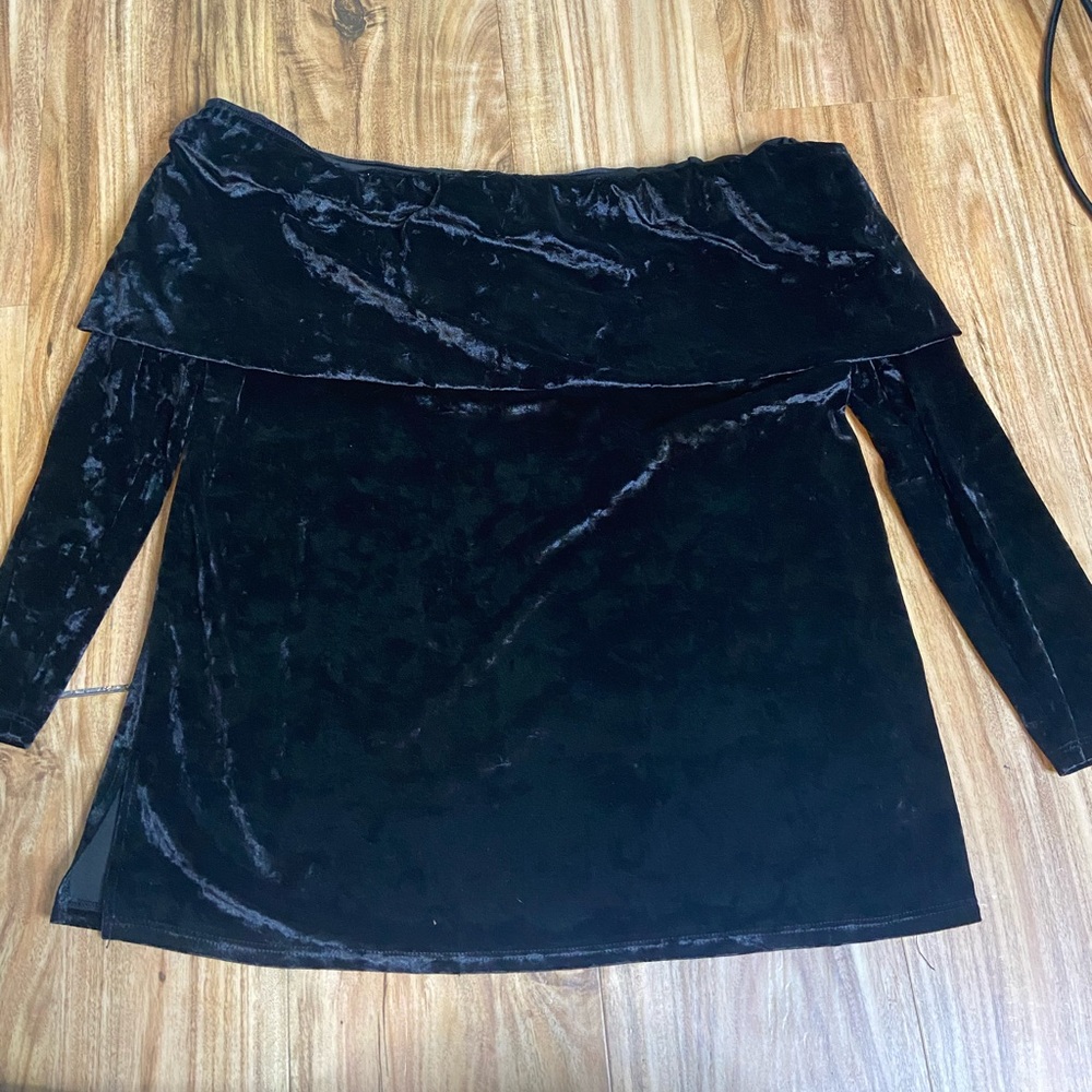 Fynn & rose velour black off the shoulder shirt M